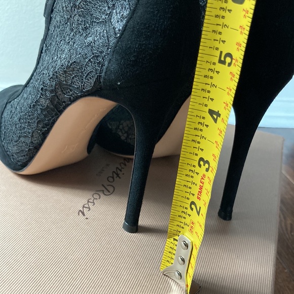 Gianvito Rossi Rebecca lace and suede lace-up heeled booties. - Picture 13 of 13